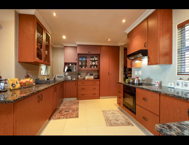 4 BEDROOM APARTMENT FOR SALE IN LA LUCIA